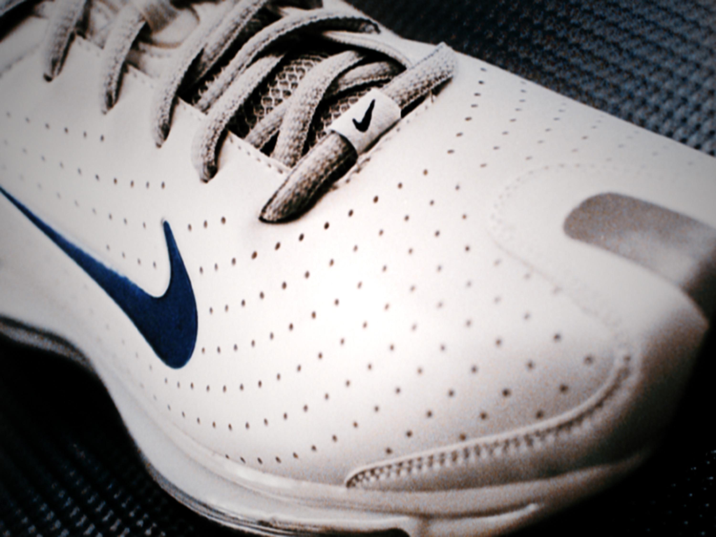Nike Air Max ’03 Cover Image 01